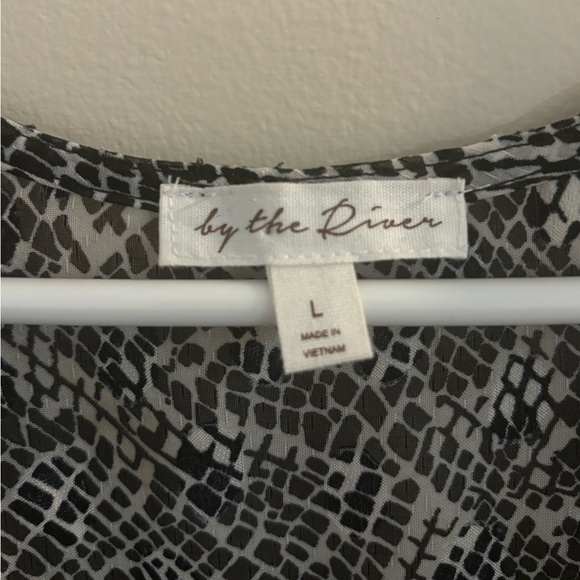 Snakeskin print blouse - Picture 3 of 4